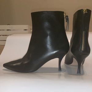 Stuart Weitzman Pointed Toe Booties - Juniper - 8